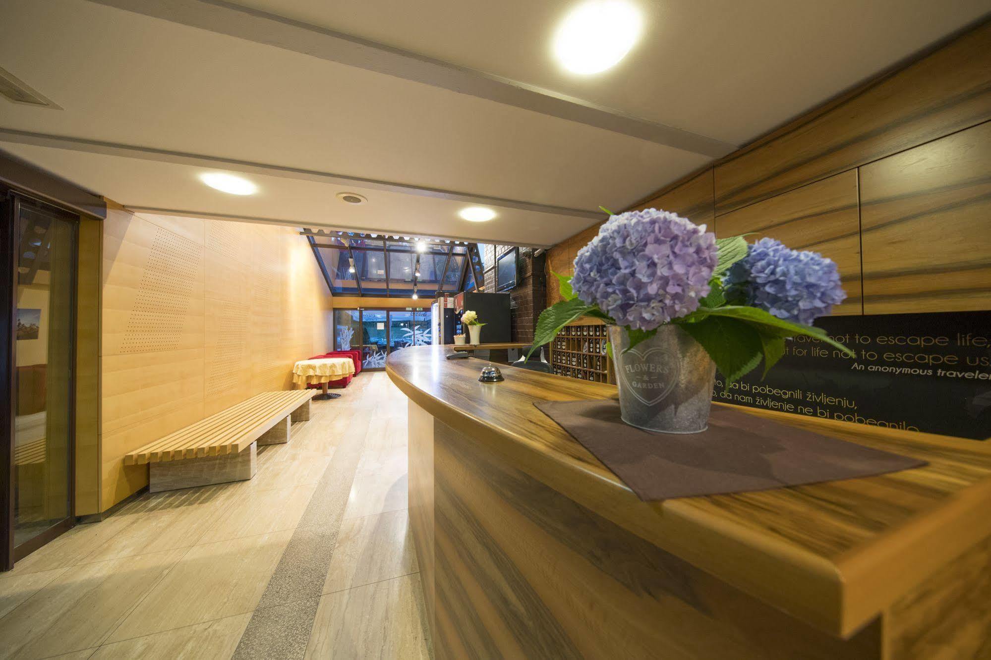 Hotel Grosuplje Ngoại thất bức ảnh